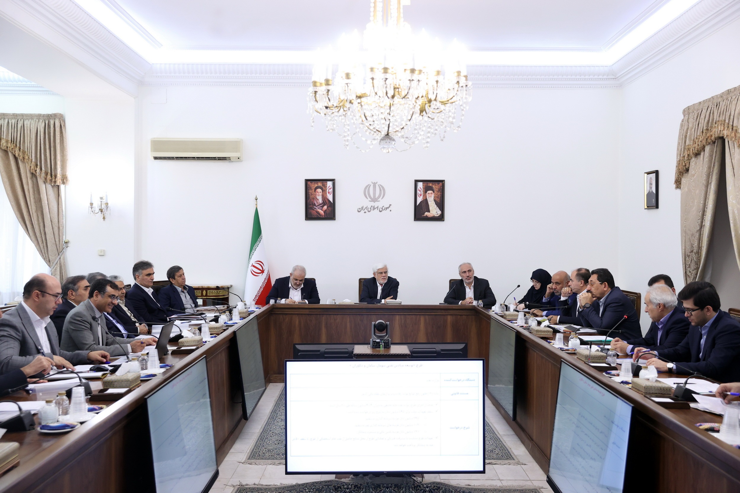 عارف: شورای اقتصاد مهمترین مرجع و نهاد سیاستگذاری اقتصاد کشور است عارف: شورای اقتصاد مهمترین مرجع و نهاد سیاستگذاری اقتصاد کشور است