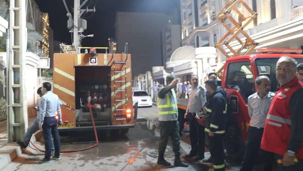 نجات ۱۵۰ پزشک و بیمار یک مجتمع پزشکی از حریق در اصفهان