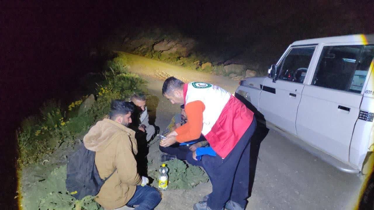 نجات جان دو جوان طبیعت‌گرد در ارتفاعات اشنویه