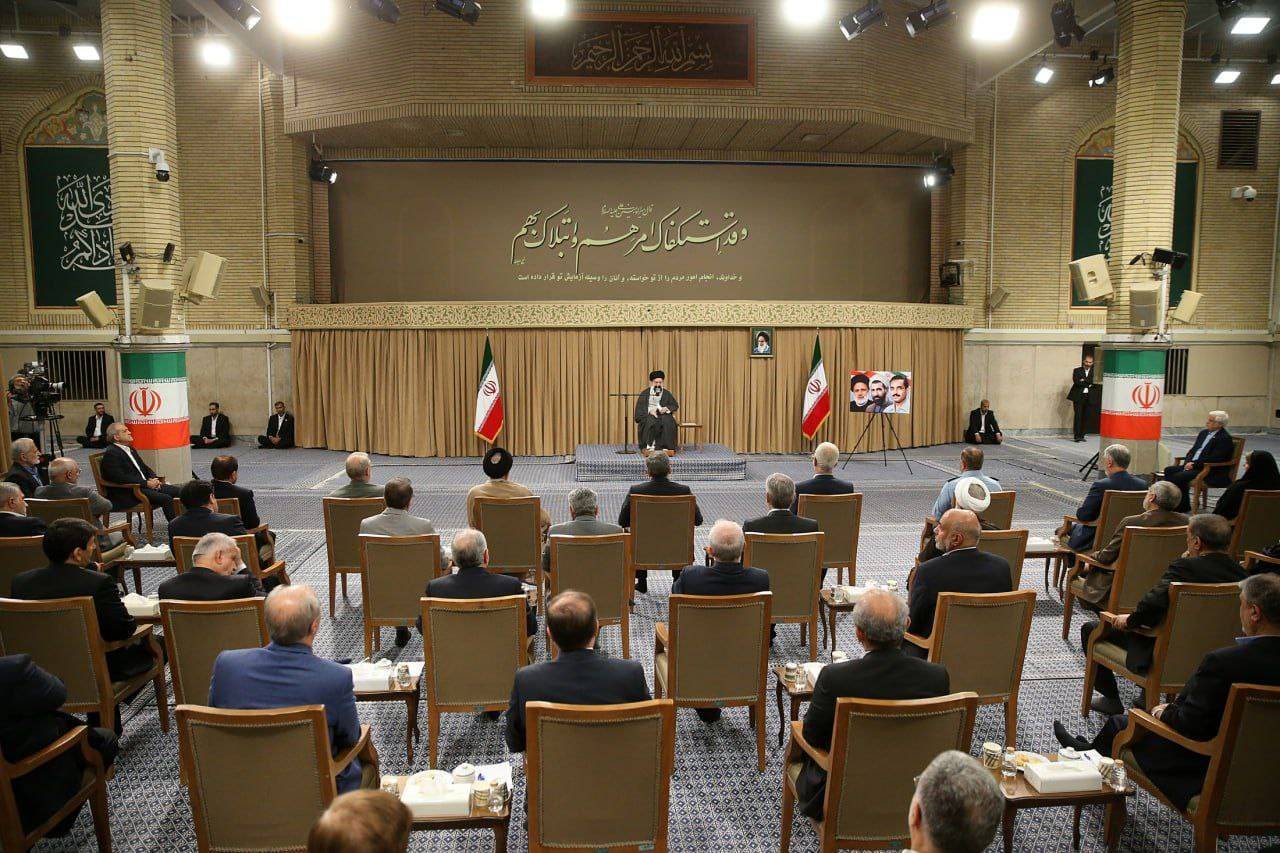 رهبر انقلاب: معیشت مردم مهمترین مسئله است