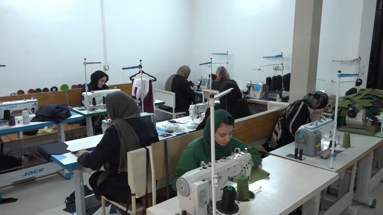 فعالیت ۲۹ کارگاه تولیدی پوشاک مدارس در خوی فعالیت ۲۹ کارگاه تولیدی پوشاک مدارس در خوی