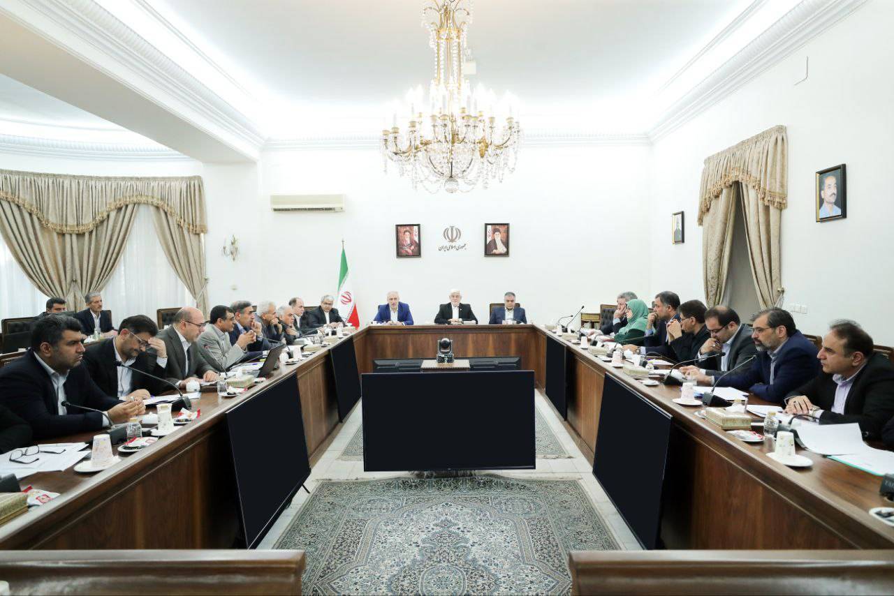 ** تصویب ۴ طرح مهم در حوزه‌های راه، نیرو، سدسازی و انرژی با حضور عارف