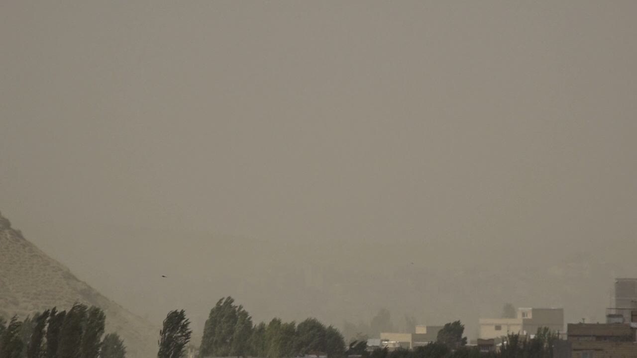 هجوم ریزگردها به آسمان تکاب هجوم ریزگردها به آسمان تکاب