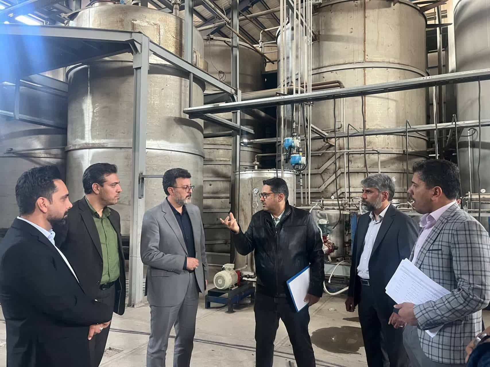 بازدید فرماندار نطنز از  واحد‌های تولیدی در شهرک صنعتی اوره