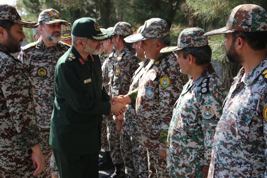 *** سردار وحیدی: پدافندهوایی مقتدرانه پای دفاع از آسمان ایران ایستاد *** سردار وحیدی: پدافندهوایی مقتدرانه پای دفاع از آسمان ایران ایستاد