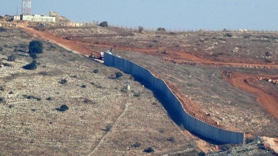ساخت دیوار بتنی اسرائیل در عمق خاک لبنان؛ عبور از خط آبی و نقض صریح آتش‌بس