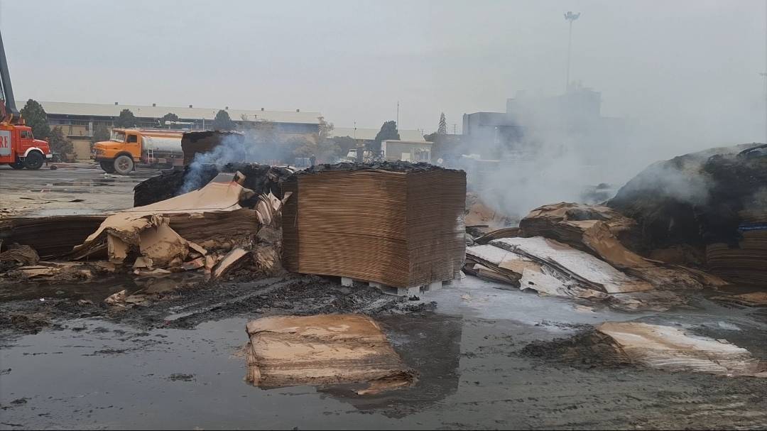 مهار آتش سوزی در کارخانه مقوا سازی در مورچه خورت