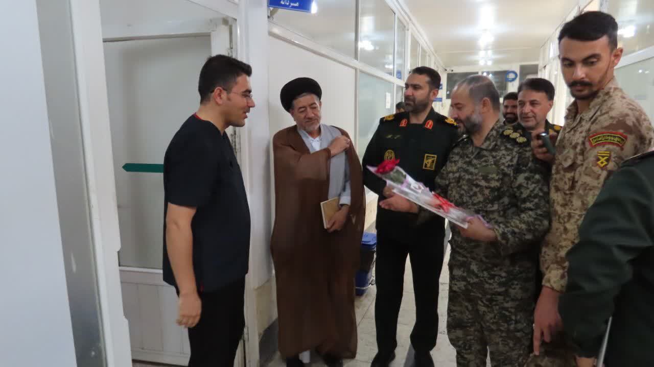 تجلیل فرمانده سپاه خوی از پرستاران به مناسبت روز پرستار تجلیل فرمانده سپاه خوی از پرستاران به مناسبت روز پرستار
