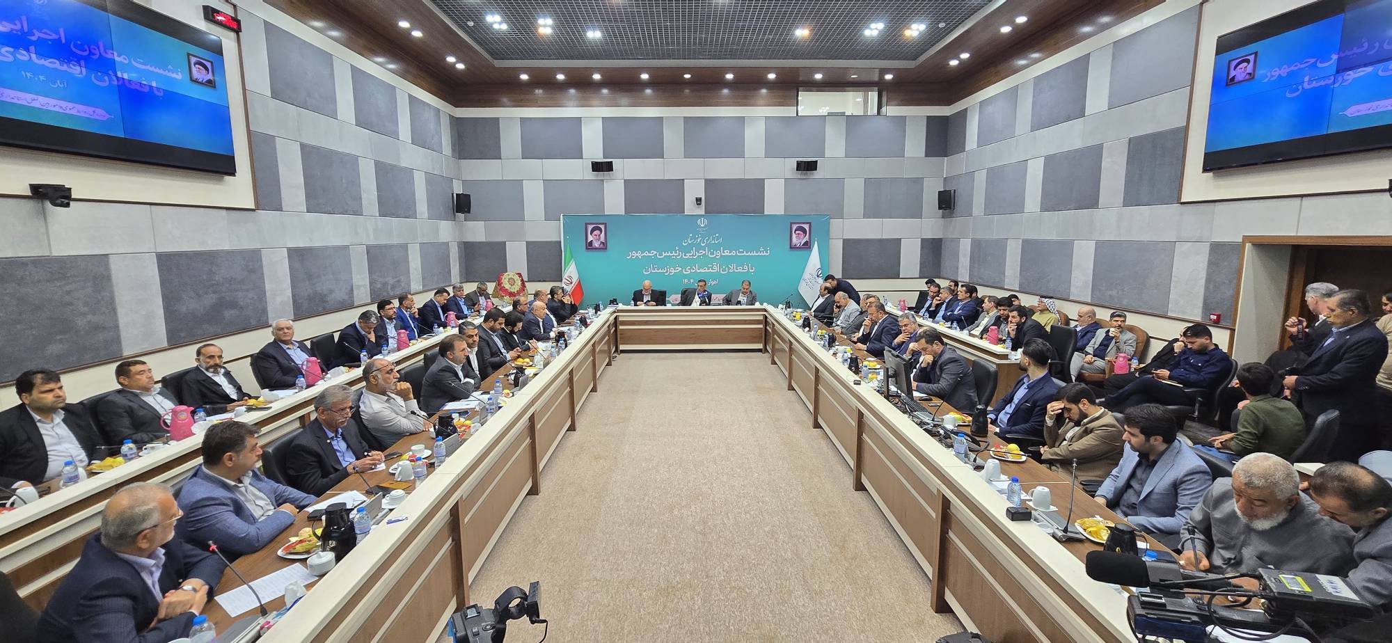 حل مشکلات اقتصادی با نگاه ملی و حمایت از بخش خصوصی حل مشکلات اقتصادی با نگاه ملی و حمایت از بخش خصوصی