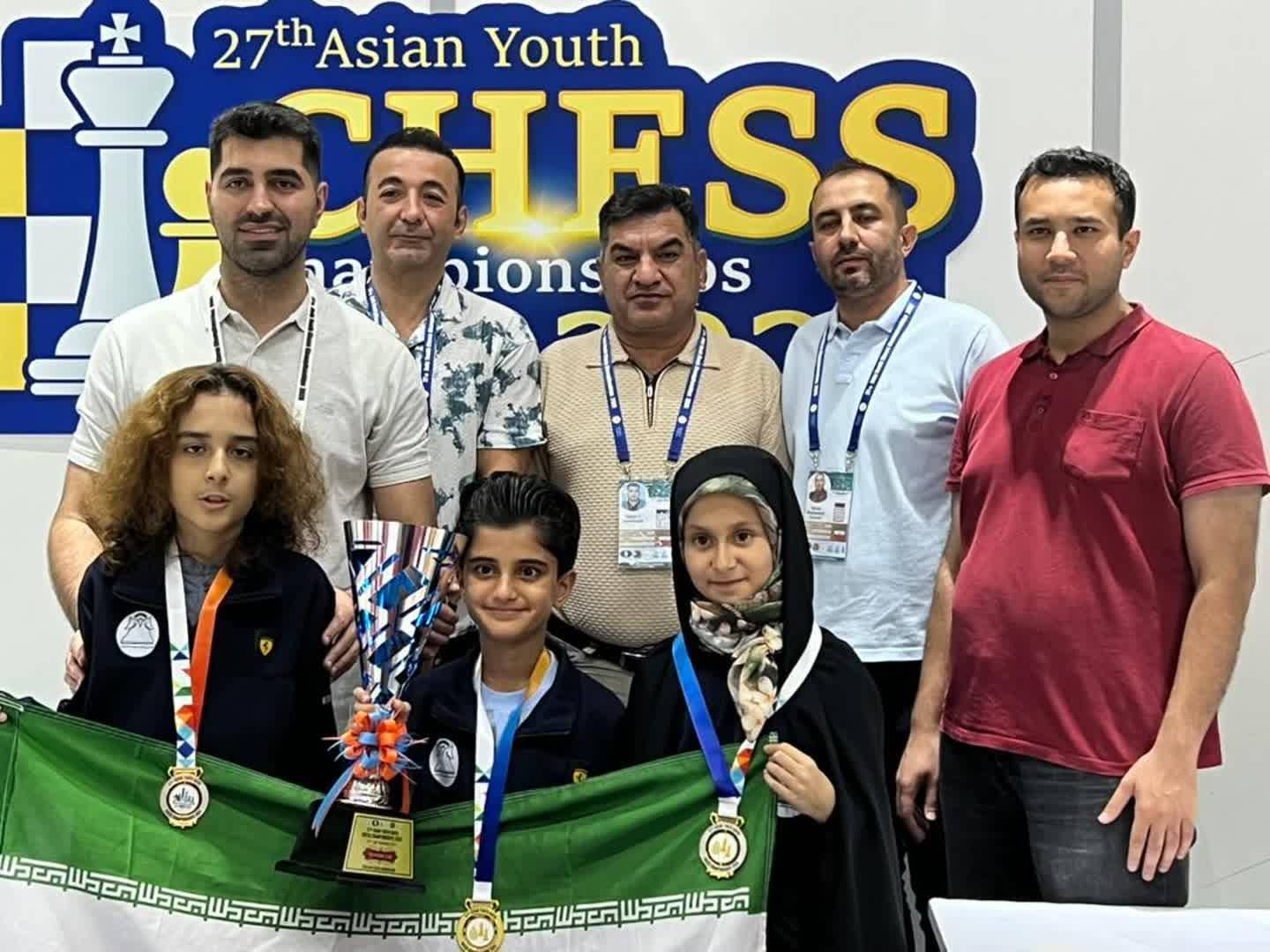 دختر شطرنج‌ باز مشهدی با حجاب چادر بر سکوی جهانی