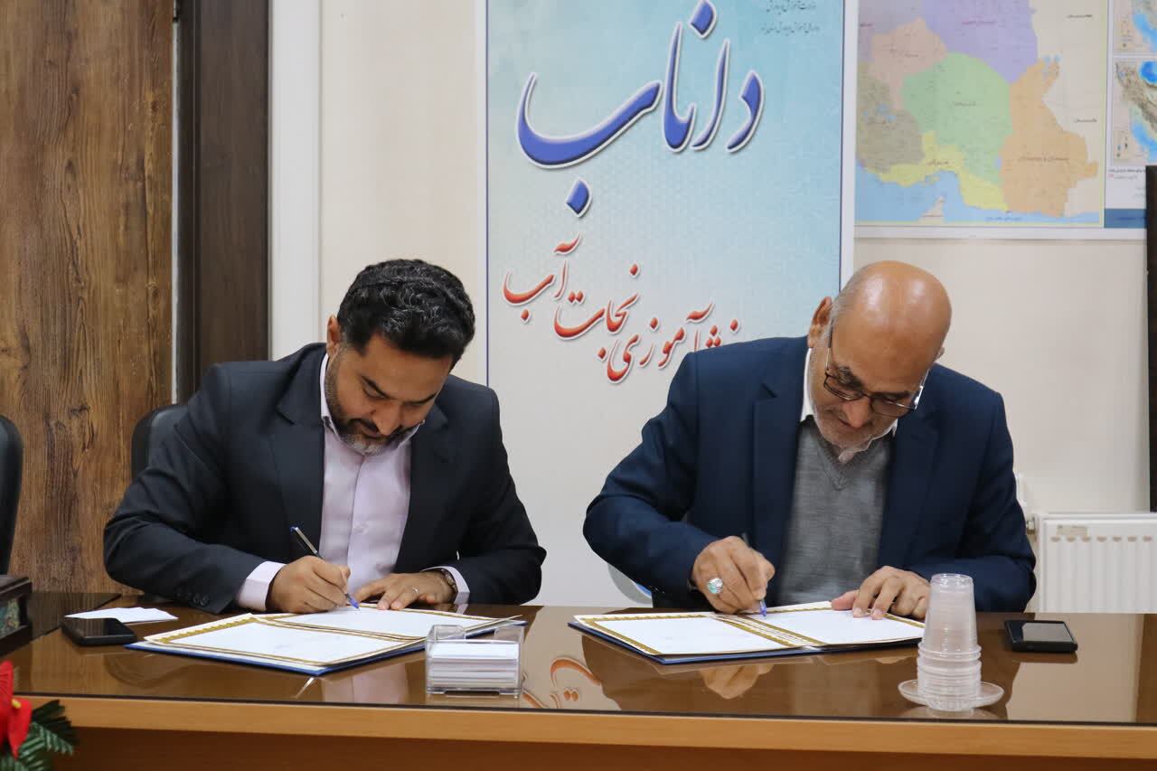 امضای تفاهم نامه آغاز طرح ملی دانش آموزی داناب و سواد آبی امضای تفاهم نامه آغاز طرح ملی دانش آموزی داناب و سواد آبی