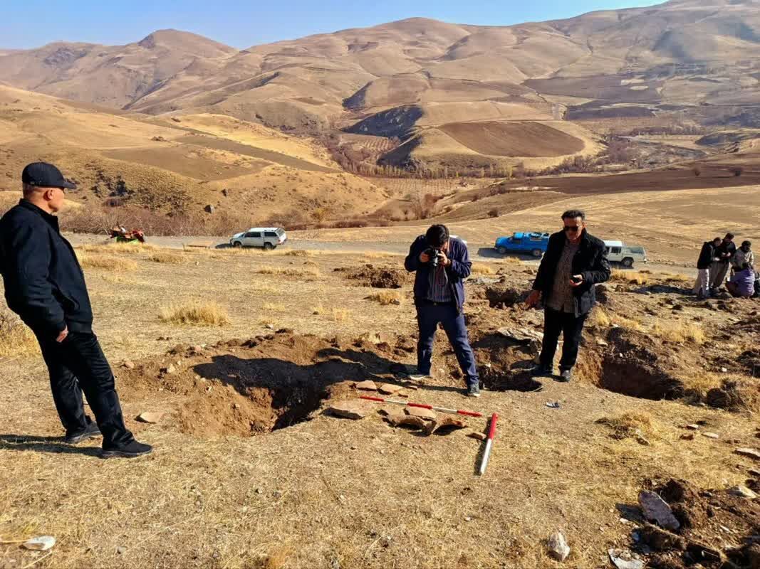 نمایان شدن گورستان تاریخی دوره اشکانی در مهاباد بر اثر بارش باران