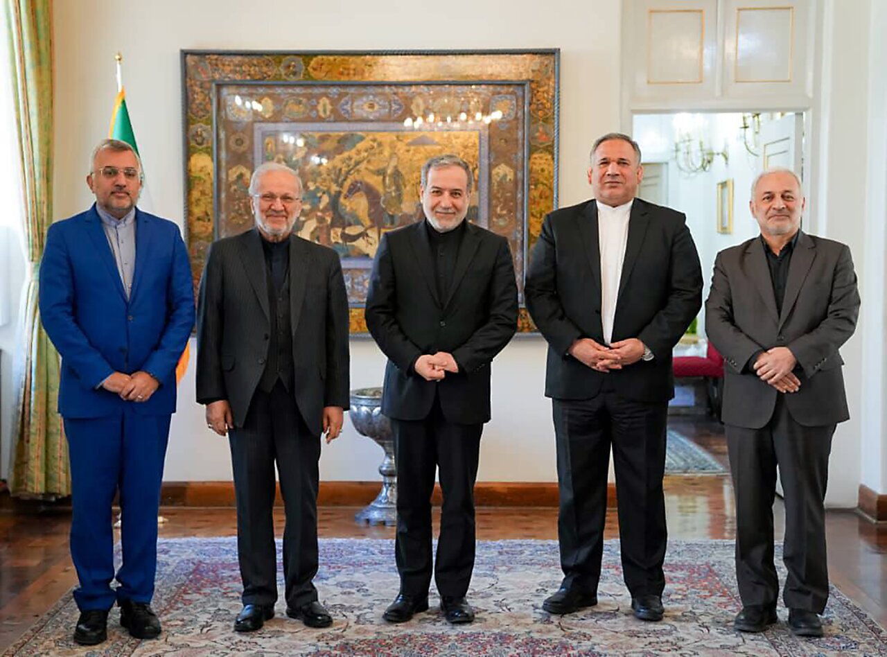 نشست کمیسیون اقتصادی مجلس با وزیر امور خارجه نشست کمیسیون اقتصادی مجلس با وزیر امور خارجه