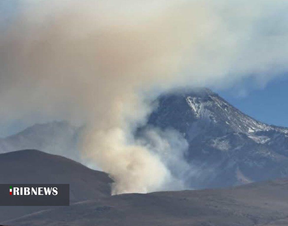 دو و نیم هکتار از مراتع دامنه سبلان طعمه حریق شد دو و نیم هکتار از مراتع دامنه سبلان طعمه حریق شد