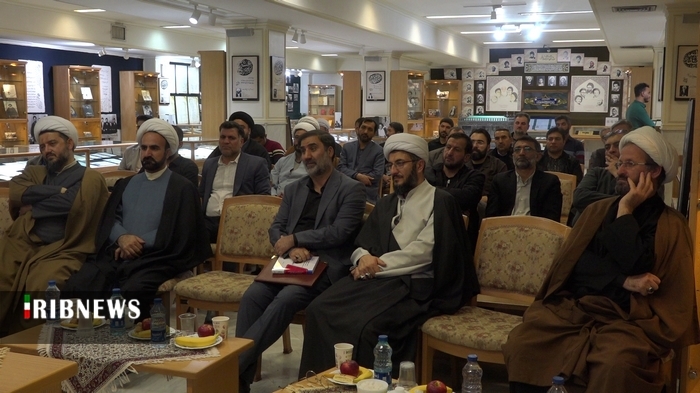 رونمایی از کتاب شاخصهای انقلابیگری در اندیشه امام خامنهای در قم رونمایی از کتاب شاخصهای انقلابیگری در اندیشه امام خامنهای در قم