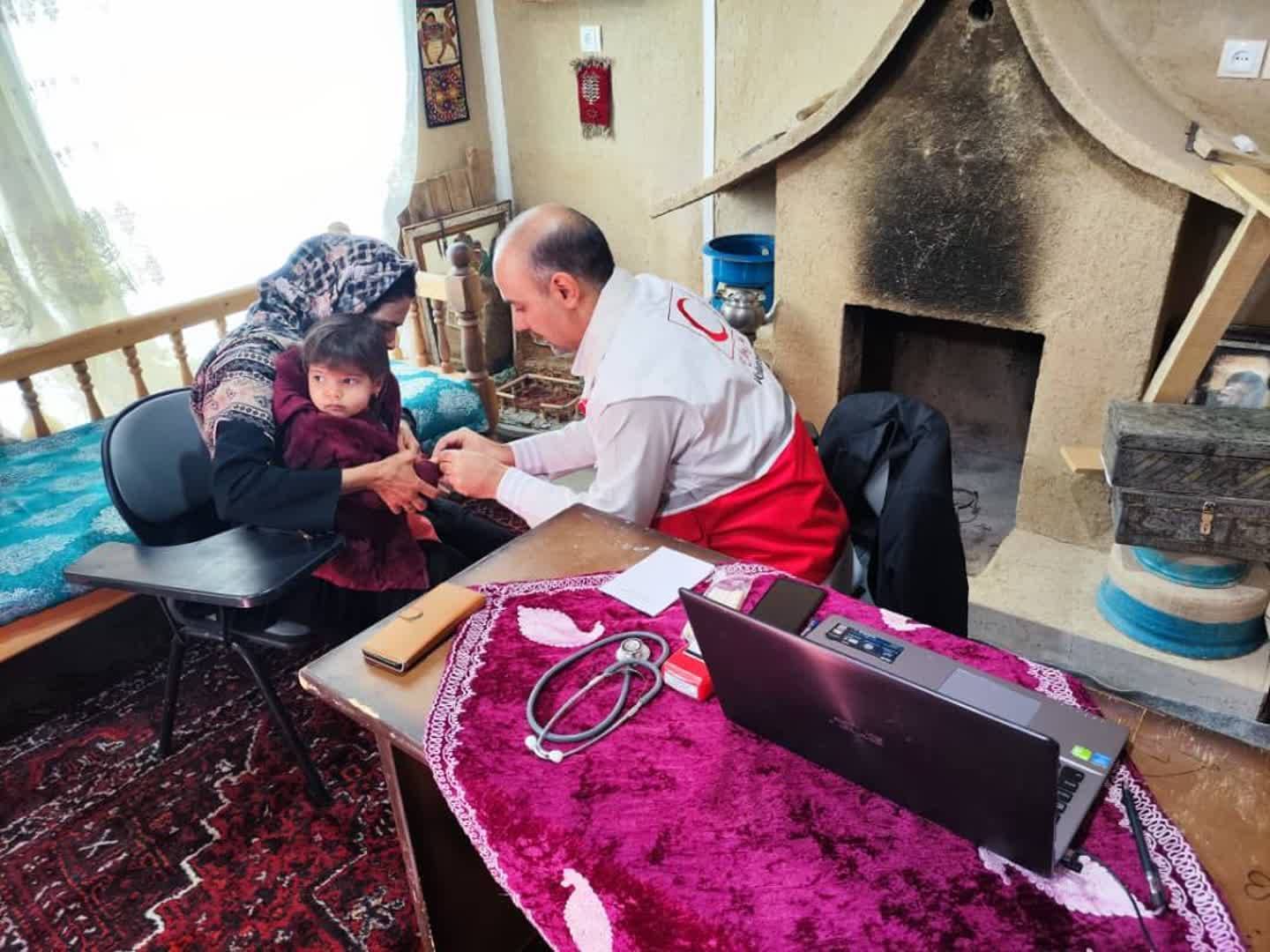 ارائه خدمات رایگان سلامت به بیماران در استهبان ارائه خدمات رایگان سلامت به بیماران در استهبان