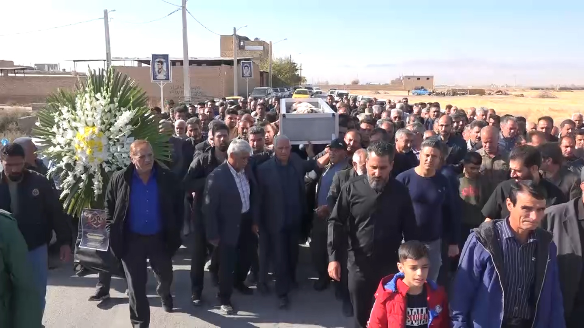 تشییع پیکر مادر شهید والامقام حجت الله زارعی در مرودشت