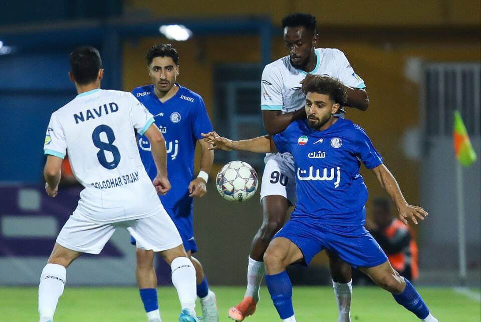 برتری تیم فوتبال گلگهر سیرجان براستقلال خوزستان برتری تیم فوتبال گلگهر سیرجان براستقلال خوزستان