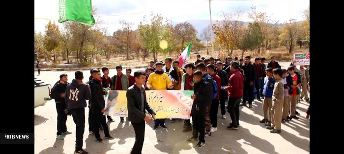 راهپیمای دانش آموزان روستای ننادگان